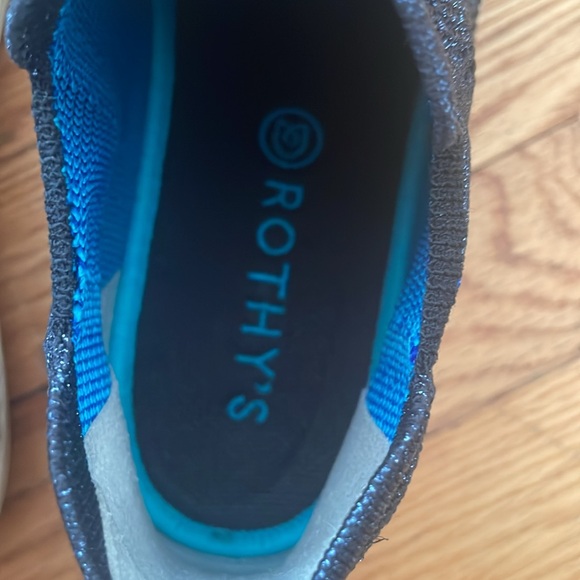 Very lightly worn Rothy’s Chelsea sneaker size 9. - Picture 6 of 6